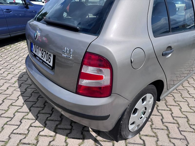 Škoda Fabia (2007) 1,2 HTP 40 KW STK SK - fotka 11 z 49