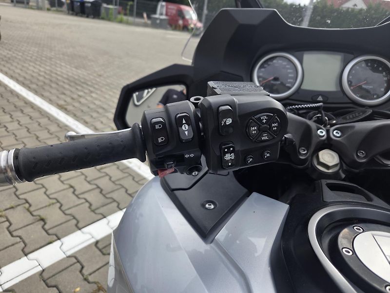 Triumph Trophy 1200 (2012) SE  - fotka 10 z 14