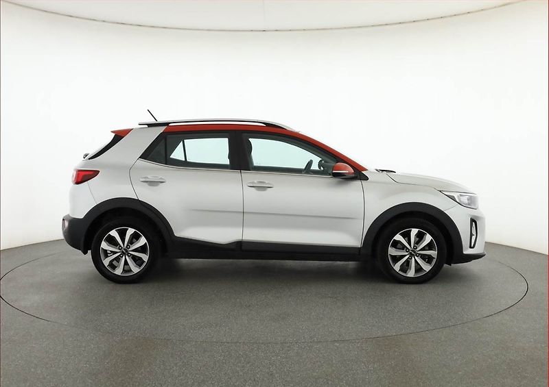 Kia Stonic (2023) Exclusive 1.0 T-GDI, EXCLUSIVE - fotka 6 z 19