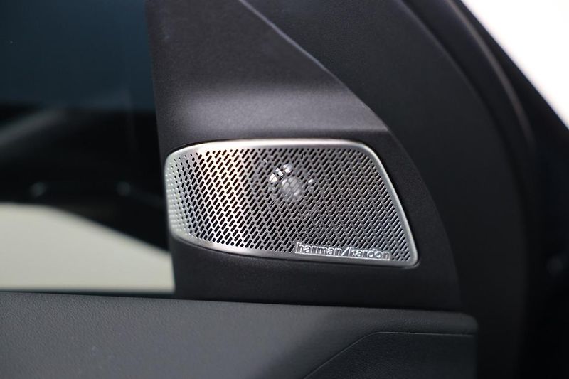 BMW iX3 50 xDrive - fotka 12 z 18