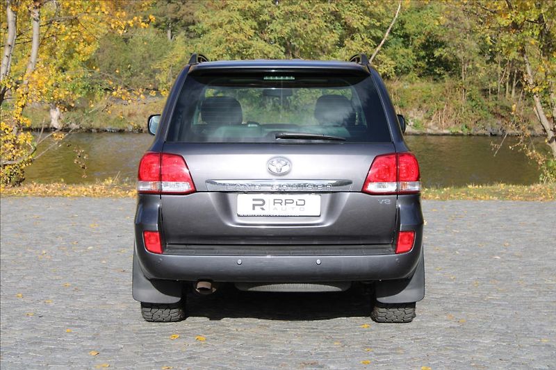 Toyota Land Cruiser 200 4.5 D-4D V8 / CZ - fotka 4 z 38