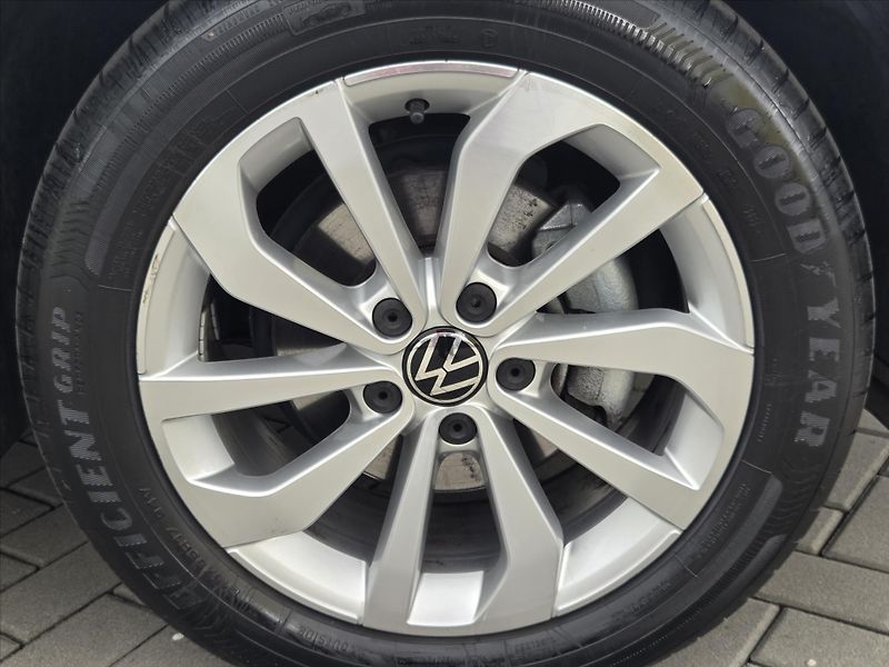 Volkswagen T-Roc 1,5 TSi 110kW DSG Life Tov.zár - fotka 21 z 22