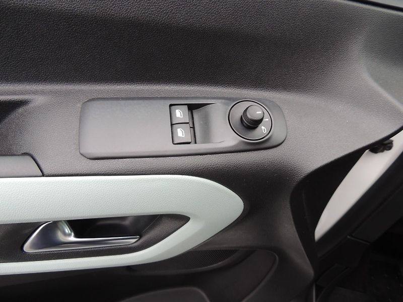 Citroën Berlingo (2019) 1.2Puretech,Live,81kw,ČR,1.maj - fotka 18 z 55