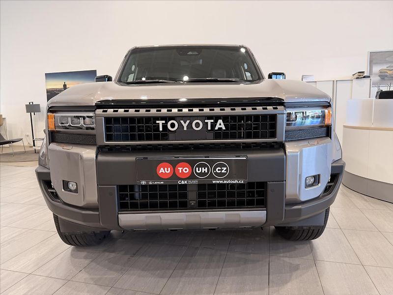 Toyota Land Cruiser 2,8 Executive  (204k) Diesel - fotka 2 z 9