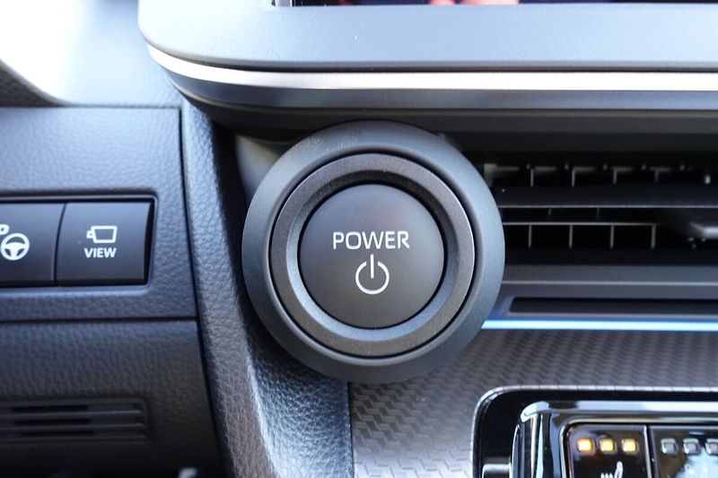 Toyota Prius 2,0 PHEV Executive sada komple - fotka 25 z 36