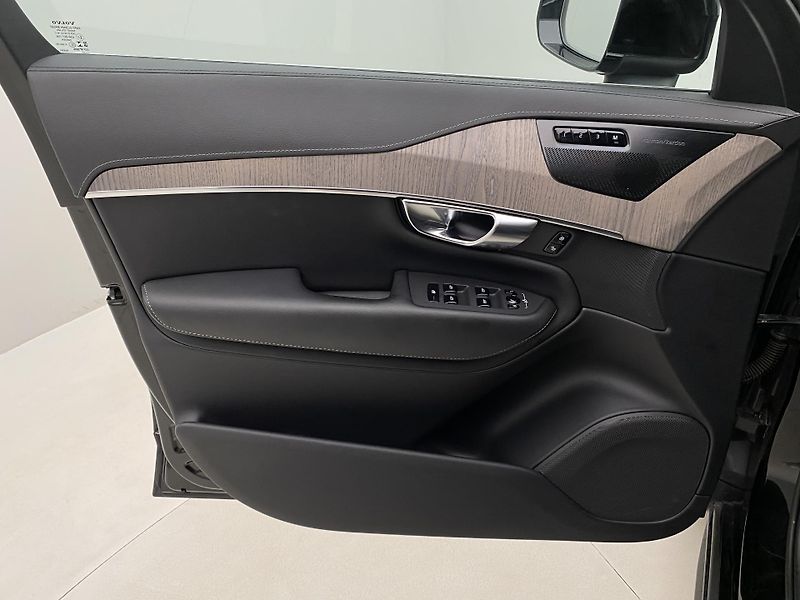 Volvo XC90 B5 AWD INSCRIPTION AUT CZ 7m - fotka 7 z 55