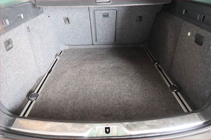 Škoda Superb (2012) Elegance 2.0 TDI, Xenony - fotka 13 z 17