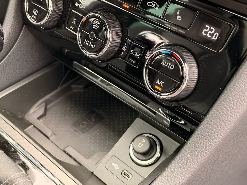 Škoda Superb (2021) Sportline 2.0 TSI 4x4 DSG - fotka 35 z 39