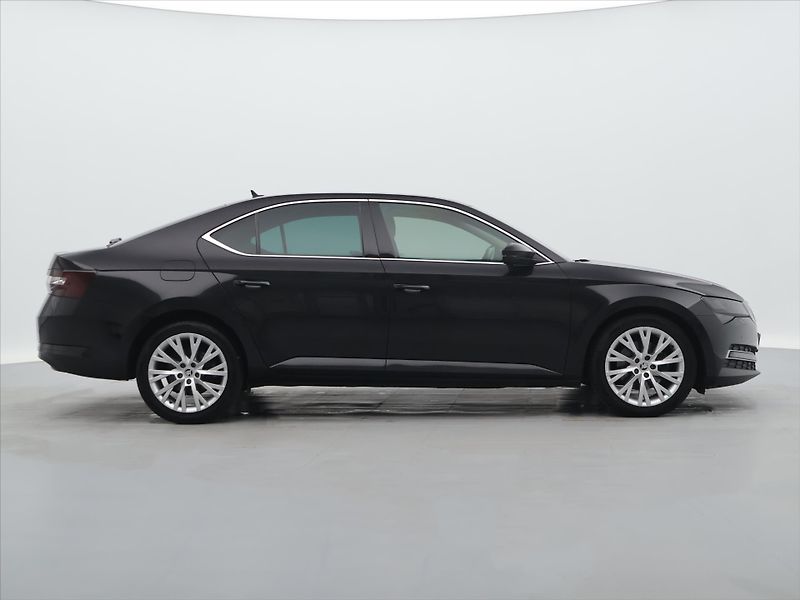Škoda Superb 2,0 TDI 140kW DSG 4x4 Style CZ - fotka 8 z 32