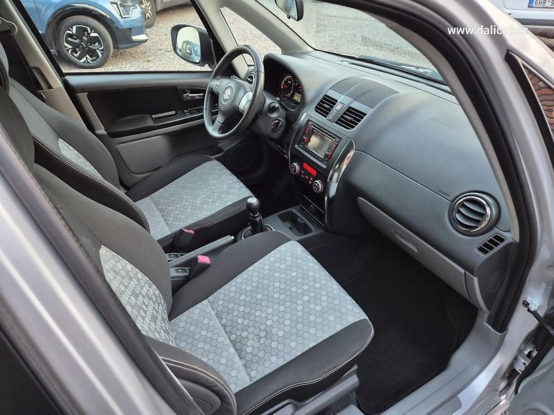 Suzuki SX4 (2013) 1.6VVT 88KW CITY + - fotka 34 z 53