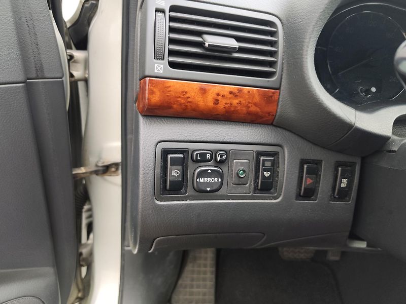 Toyota Avensis 2.4i   AUTOMAT - fotka 14 z 17