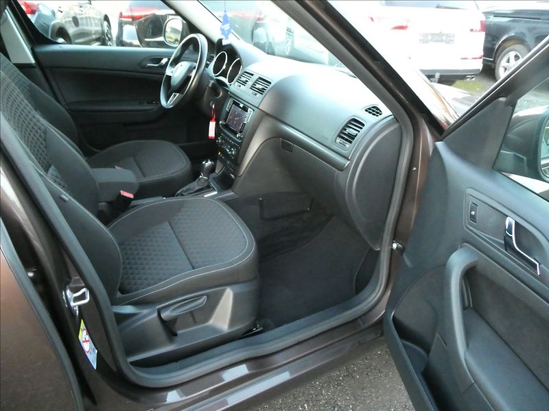 Škoda Yeti 1,2 TSi 81kW DSG Drive, xenony - fotka 19 z 41