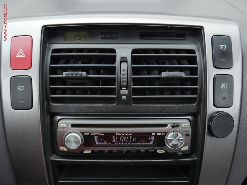 Hyundai Tucson (2005) 2.0CRDi 4x4, TZ, výhř.sed. - fotka 14 z 17