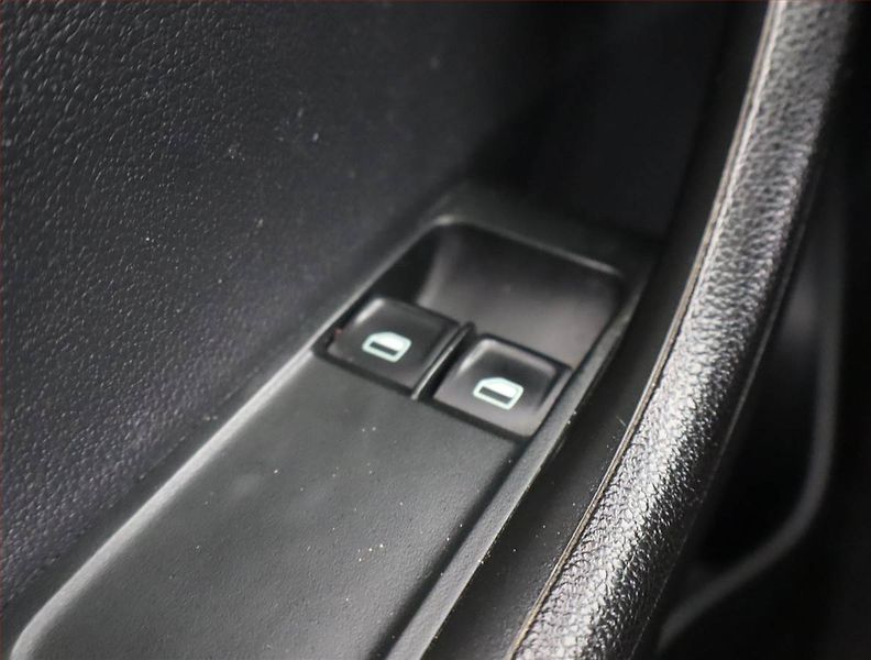 Škoda Fabia (2015) 1.0 - fotka 14 z 17