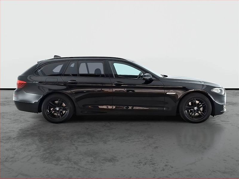 BMW Řada 5 (2014) 520d xDrive, 4X4, Automat - fotka 6 z 21