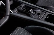 Volič automatické převodovky zůstal na středovém panelu