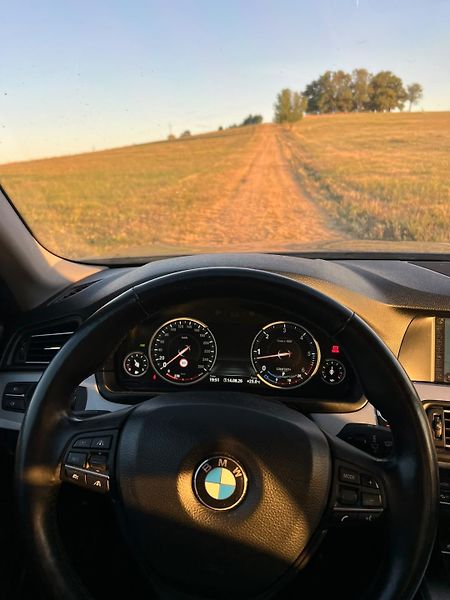 BMW Řada 5 (2012) 535d, x-drive, automat, ČR - fotka 4 z 12