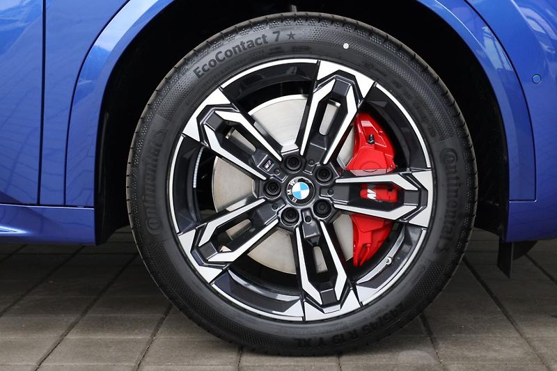 BMW iX2 xDrive30 - fotka 7 z 16