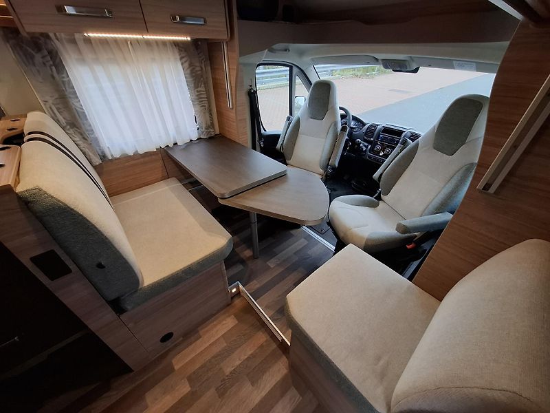 Weinsberg Carasuite (2023) 700MG Top stav, nehav , LED - fotka 7 z 28