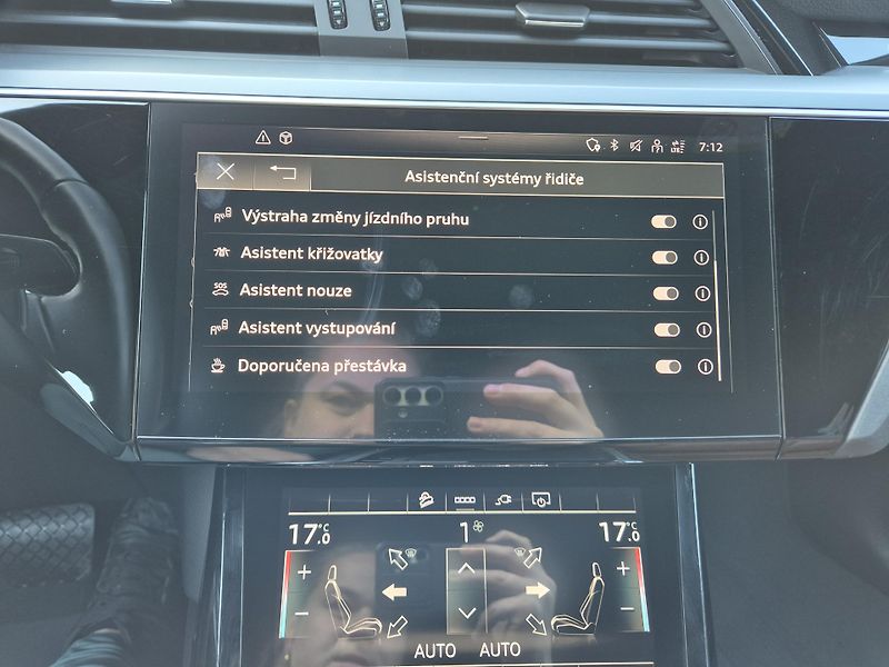 Audi e-tron 55 QUATTRO 300kw S LINE SOH92% - fotka 24 z 44