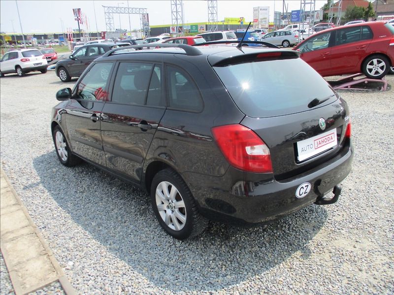 Škoda Fabia 1,2 TSI, aut. klima, servis, - fotka 8 z 32