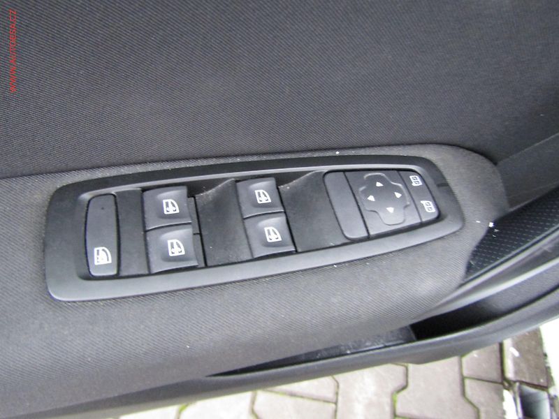 Renault Mégane (2019) 1.3 TCe, ČR - fotka 12 z 20
