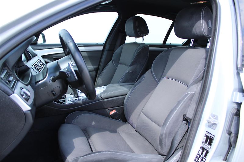 BMW Řada 5 530d xDrive 190kW M PAKET ČR - fotka 11 z 32