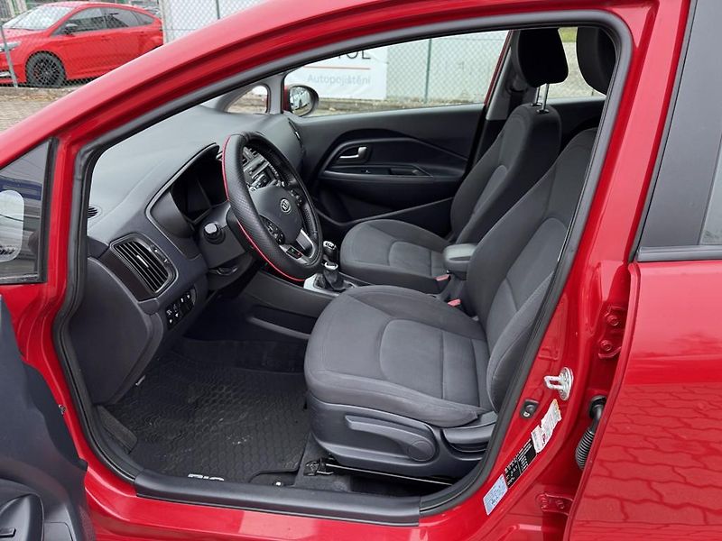 Kia Rio 1.4i 80 kW digi. klima - fotka 6 z 17