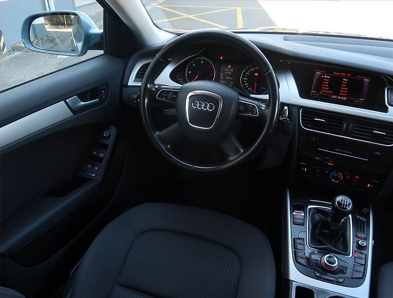 Audi A4 (2011) 2.0 TDI, Navi, Tempomat - fotka 7 z 21