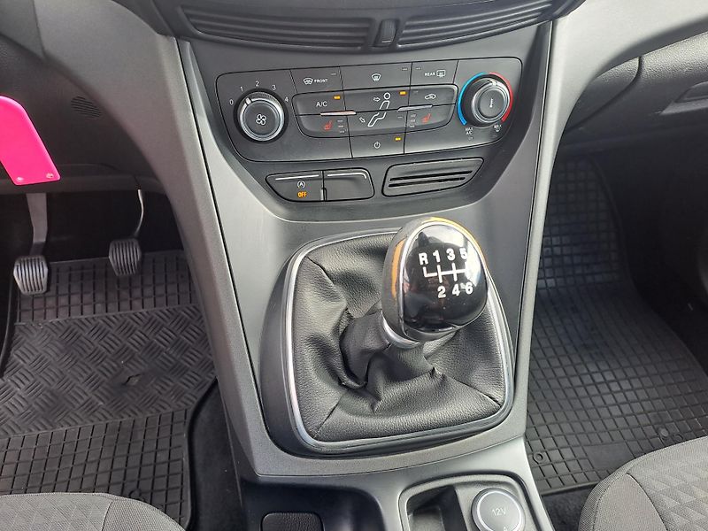 Ford Grand C-MAX (2017) 1,0 EB 92kW TITANIUM TAŽNÉ  - fotka 15 z 25