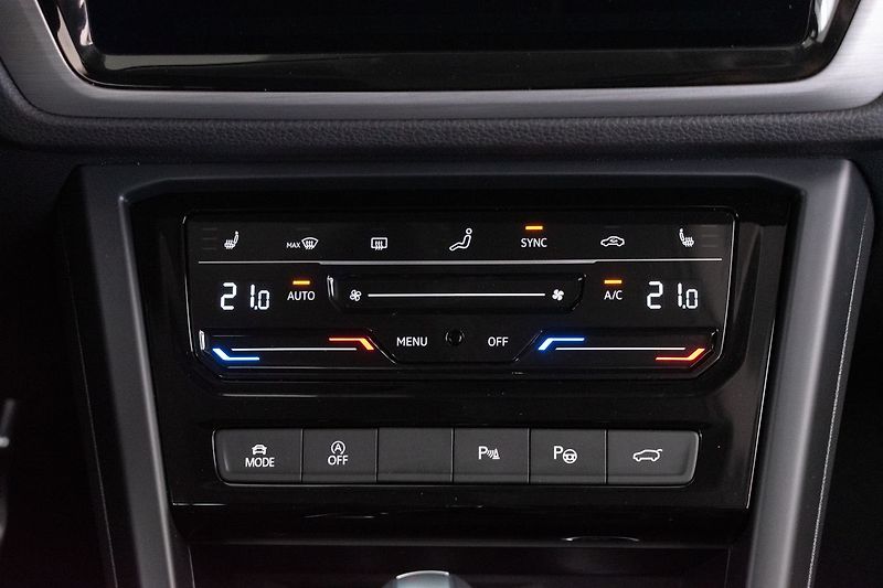 Volkswagen Touran 2.0TDI DSG*TAŽNÉ*7.MÍST*ČR 1.M - fotka 27 z 48