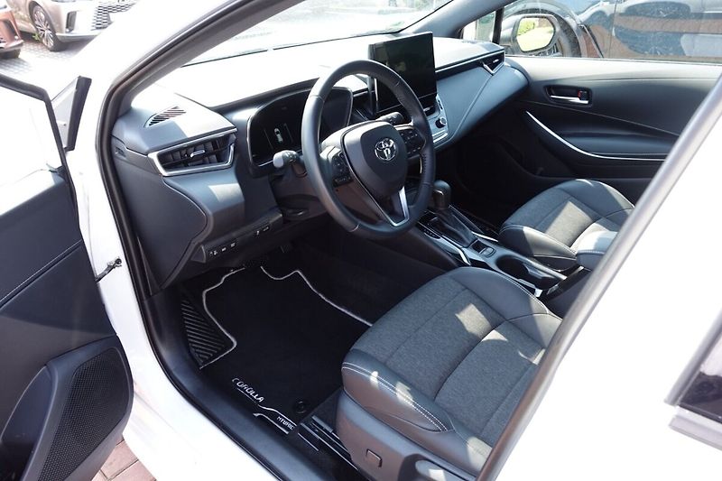 Toyota Corolla 2,0 HEV Style TS - fotka 11 z 32