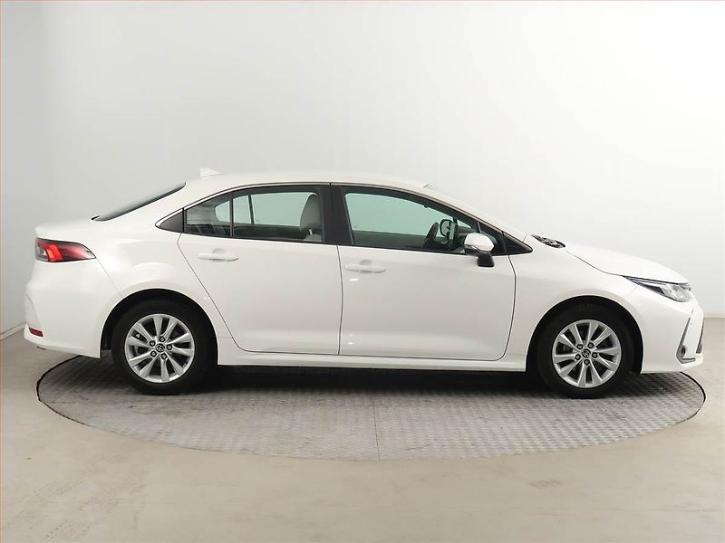 Toyota Corolla (2024) 1.8 Hybrid - fotka 6 z 19