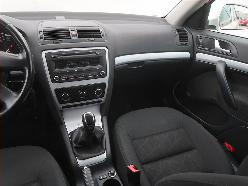 Škoda Octavia (2011) Ambition 1.4 TSI, Serv.kniha - fotka 8 z 13