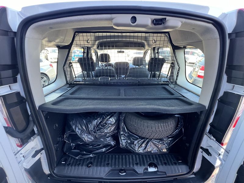 Renault Kangoo 1.5dCi 1.MAJ ČR DPH - fotka 25 z 40