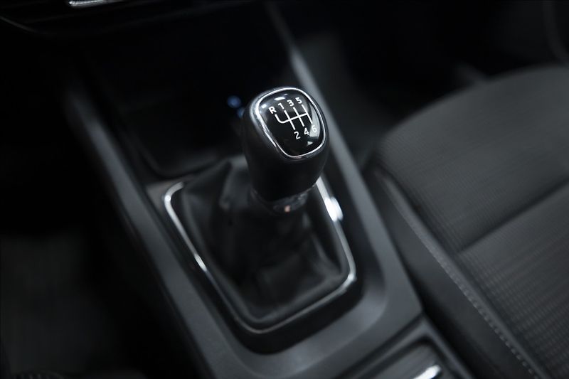 Škoda Octavia 2,0 TDI 1. MAJ ČR VÝHŘEV DPH - fotka 23 z 42