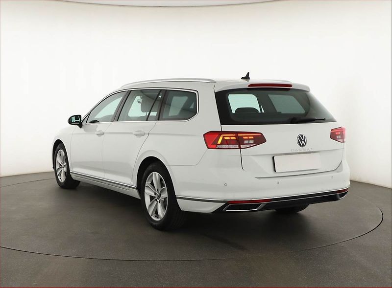Volkswagen Passat (2020) 1.5 TSI - fotka 4 z 20
