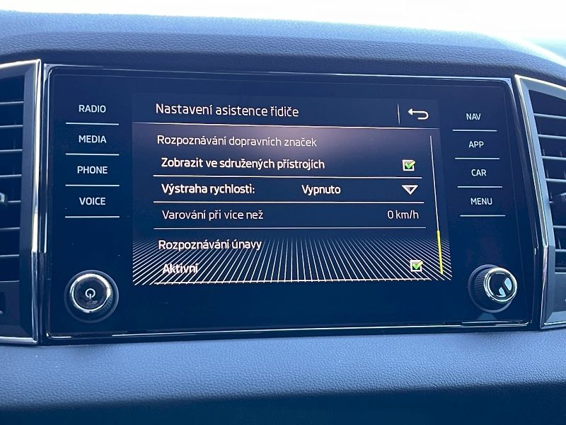 Škoda Karoq (2019) 1.5 TSI 110 kW DSG Style Plus - fotka 17 z 35