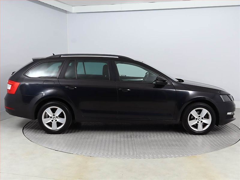 Škoda Octavia (2018) 2.0 TDI, Automat, Navi - fotka 6 z 17