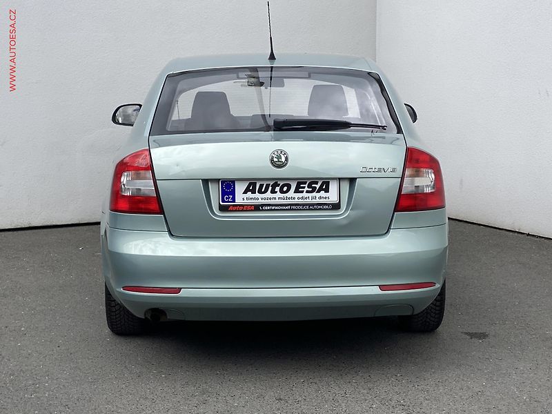 Škoda Octavia (2010) 1.2 TSI, 1.maj,ČR, AC, zámek - fotka 5 z 14
