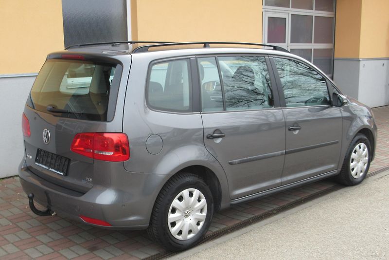 Volkswagen Touran 1.6 TDI AUT. KLIMA TAŽNÉ - fotka 5 z 26
