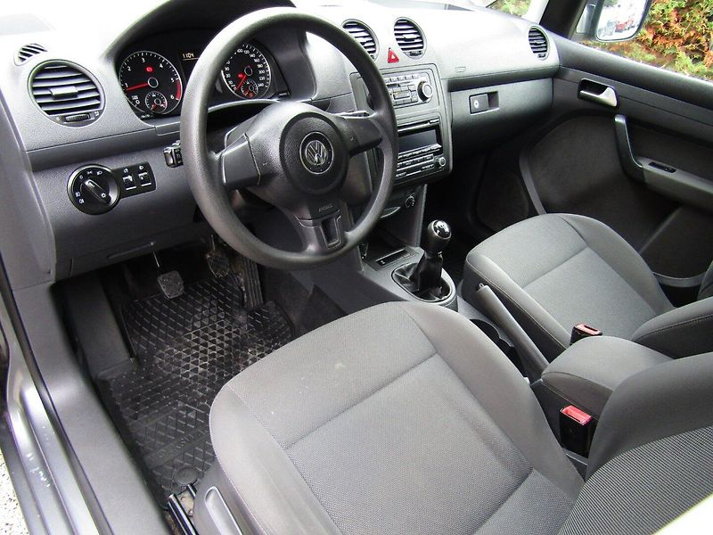 Volkswagen Caddy (2013) 1.6 TDI 75kW  7 MÍST - fotka 13 z 37