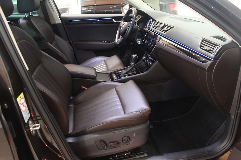 Škoda Superb (2017) 2.0TDI DSG 4x4 L&K  - fotka 24 z 41