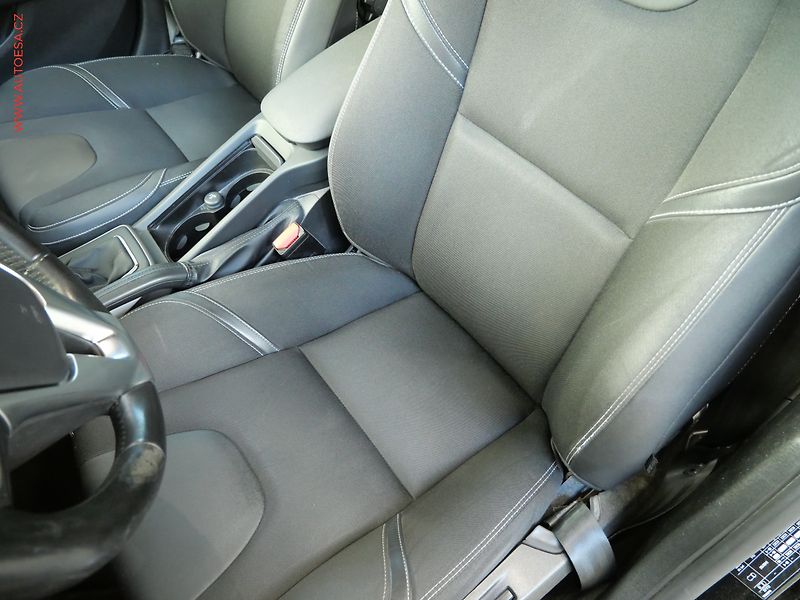 Volvo V40 (2018) 2.0D, ČR, servis.kniha, AT - fotka 9 z 20