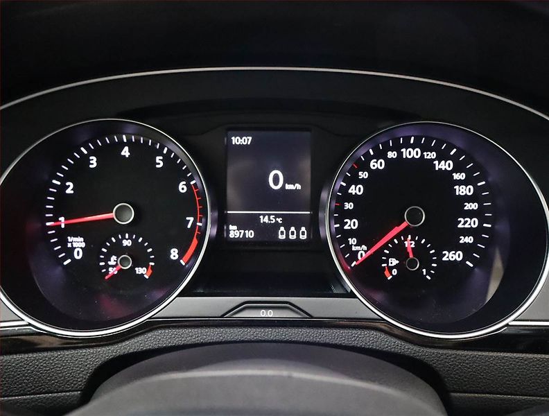 Volkswagen Passat (2019) 1.5 TSI, Tempomat - fotka 11 z 25