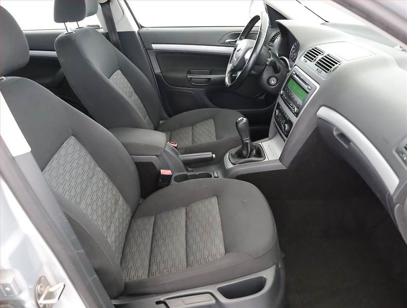 Škoda Octavia (2012) Ambition 1.6 TDI, Tempomat - fotka 7 z 13