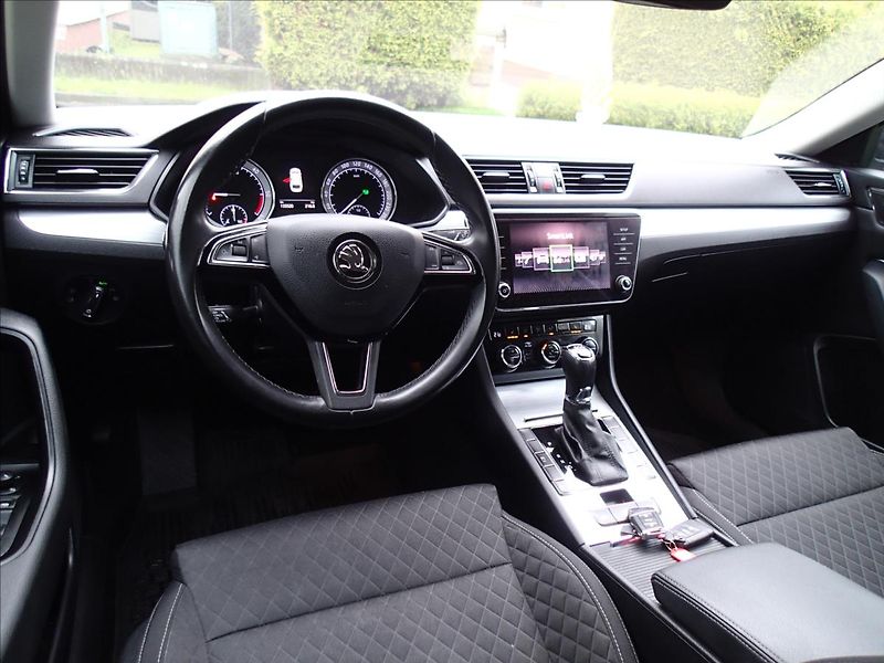 Škoda Superb 2,0 TDi, DSG, 4x4 , Tažné - fotka 31 z 48