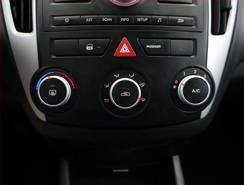 Kia Ceed (2012) 1.4 CVVT - fotka 11 z 14