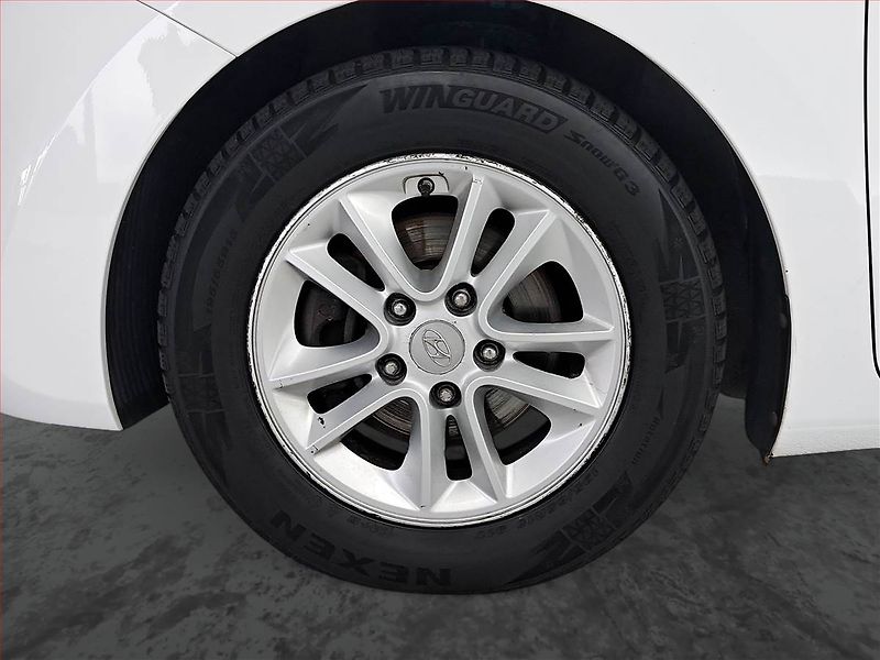 Hyundai i30 (2017) Trikolor 1.6 CRDi, Serv.kniha - fotka 14 z 17