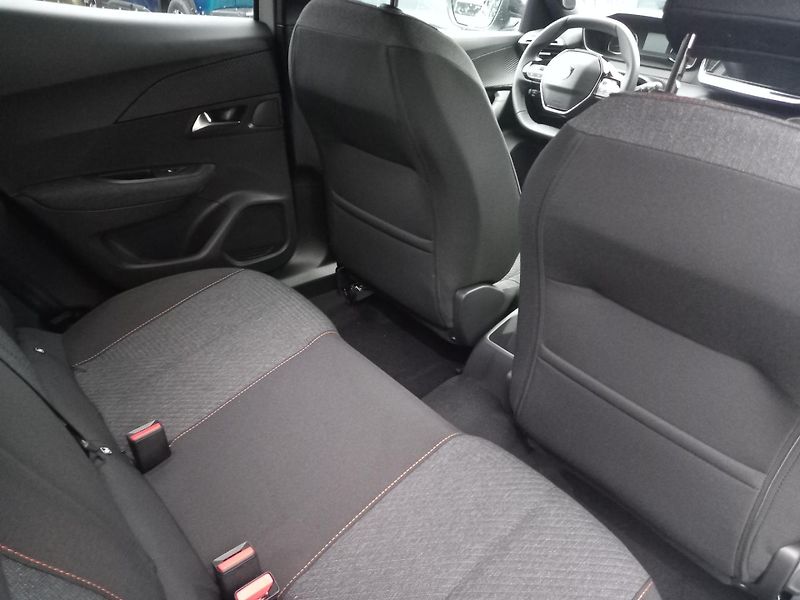 Peugeot 2008 (2026) BUSINESS Turbo 100k MAN6 - fotka 13 z 20